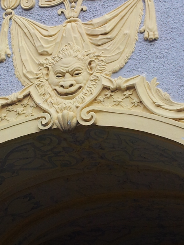 Illustration for article titled Hát ezt a szomorú oroszlánt ki vigasztalja meg?