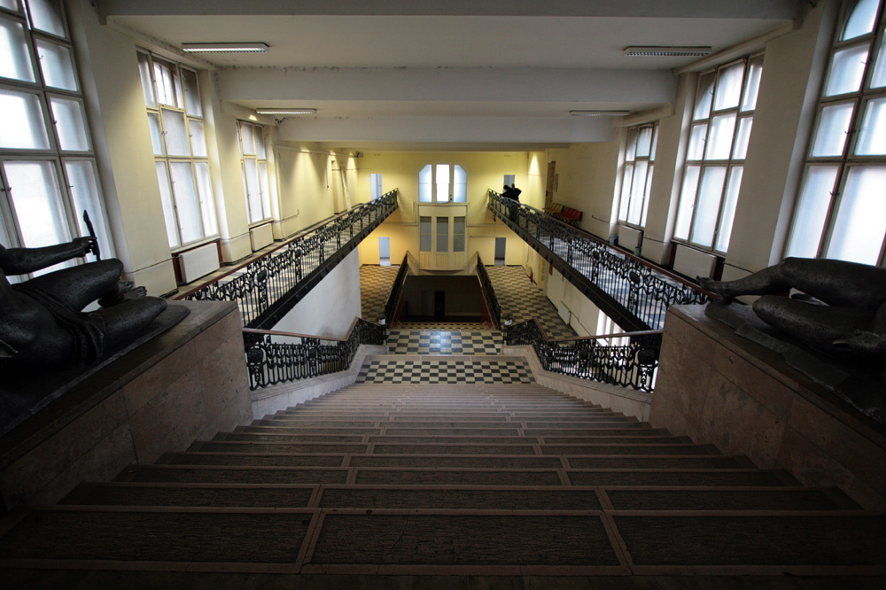 Illustration for article titled Porban fuldoklik a VIII. kerületi Horváth Mihály tér