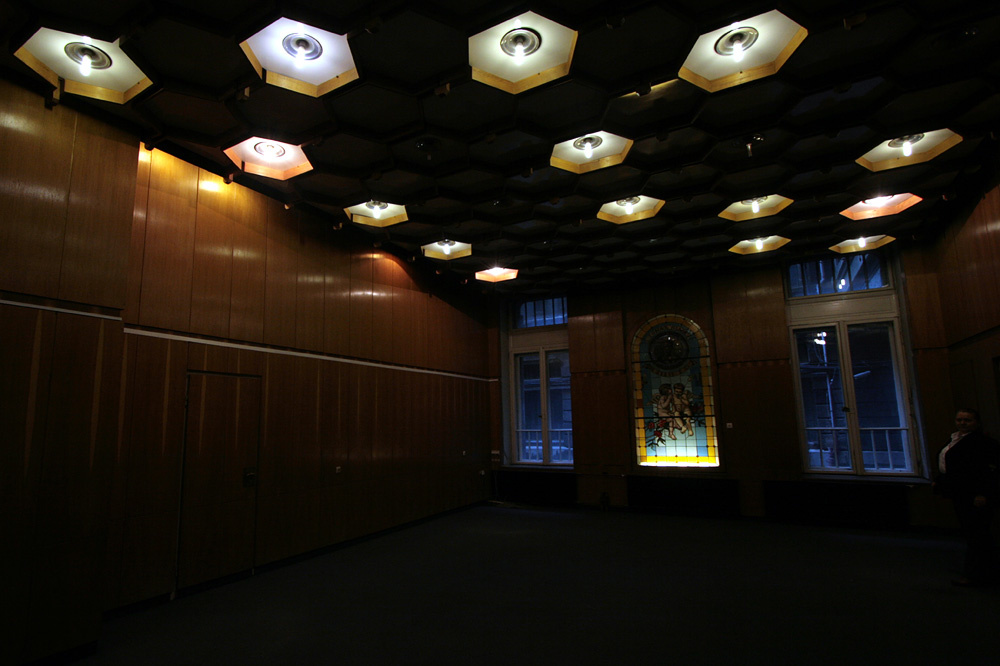 Illustration for article titled Porban fuldoklik a VIII. kerületi Horváth Mihály tér