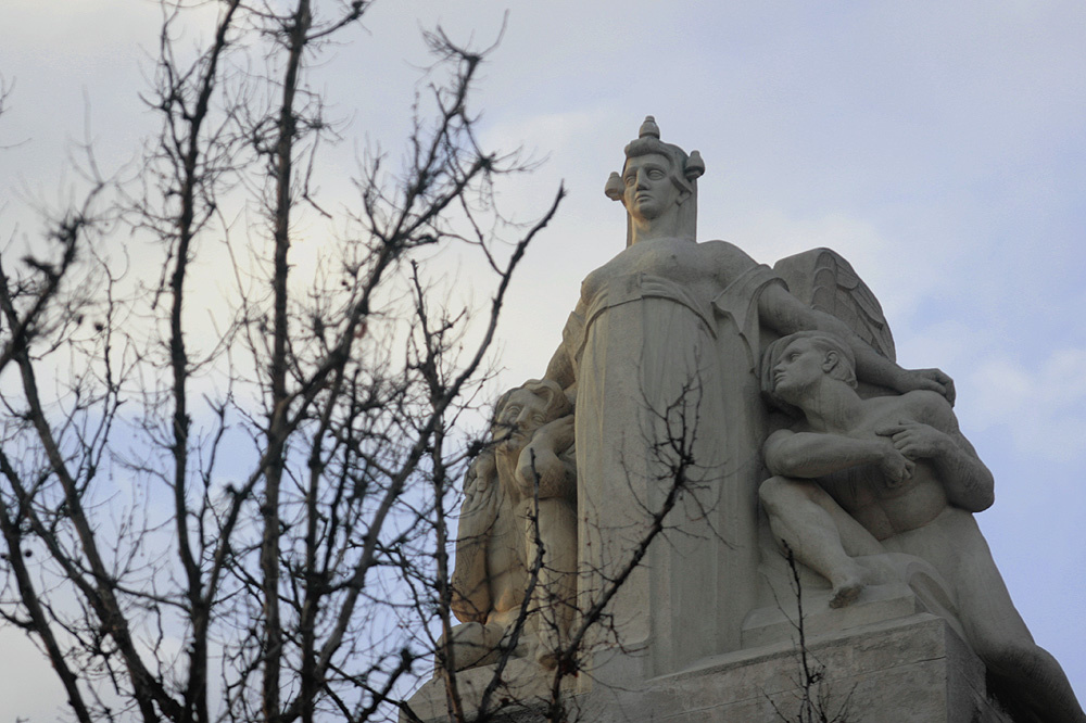 Illustration for article titled Porban fuldoklik a VIII. kerületi Horváth Mihály tér