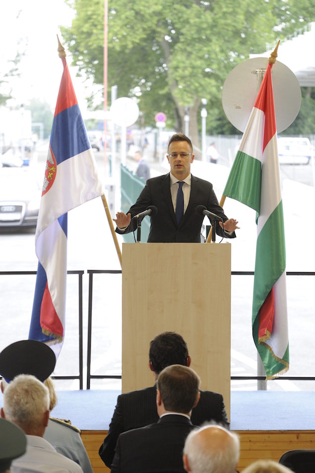 Elsőre azt hittem, Szijjártó Péter beengedte a házába a Borsot