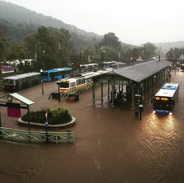 Illustration for article titled Ha nincs pénzed nyaralni, elég bekapcsolnod a videót a Budai Niagaráról
