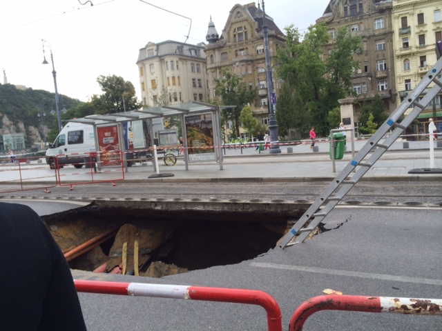 Illustration for article titled Milyen Halászbástya? Az új turistaszenzáció a Pokol Kapuja