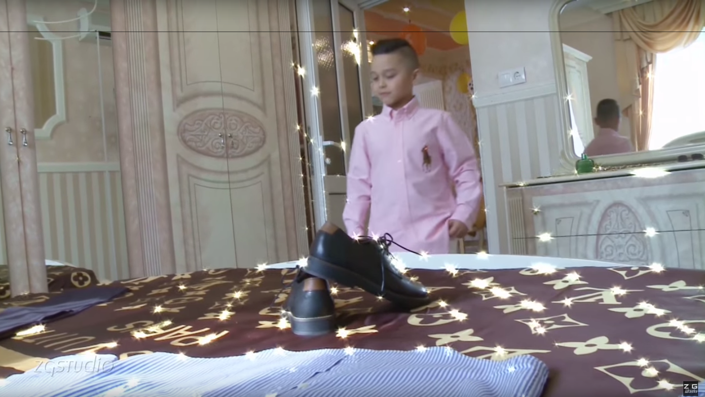 Illustration for article titled Az év filmje: Brendon küzdelme a kétkilós aranylánccal