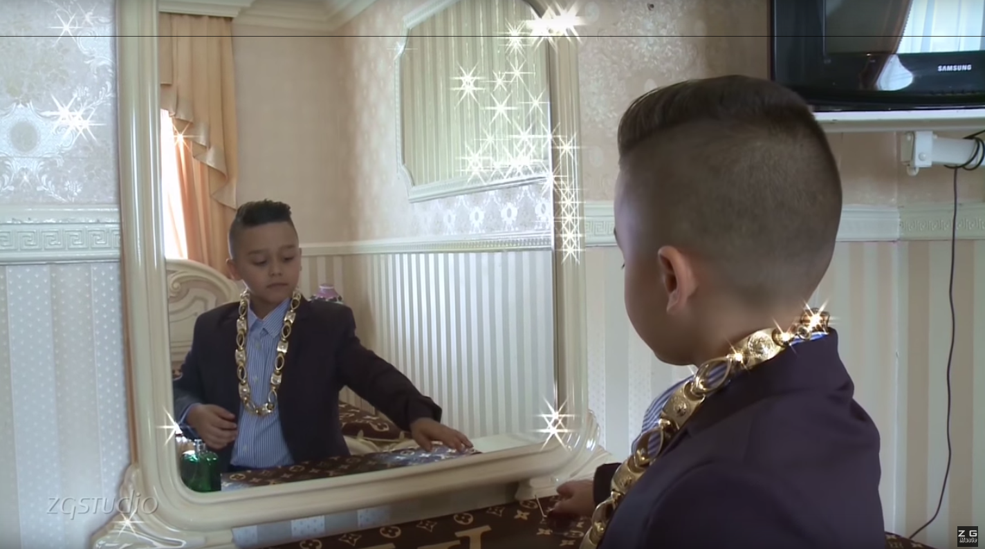 Illustration for article titled Az év filmje: Brendon küzdelme a kétkilós aranylánccal