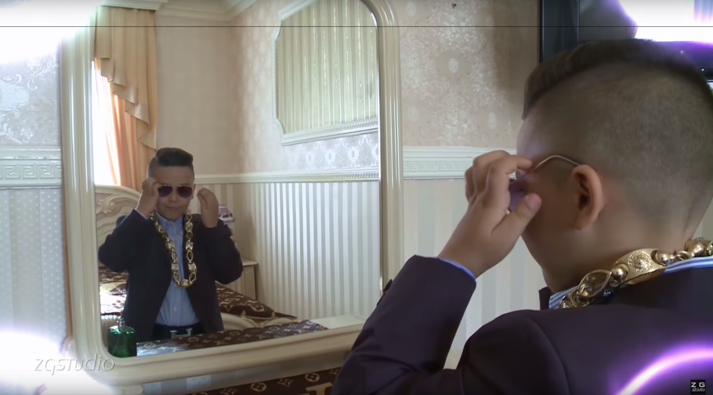 Illustration for article titled Az év filmje: Brendon küzdelme a kétkilós aranylánccal