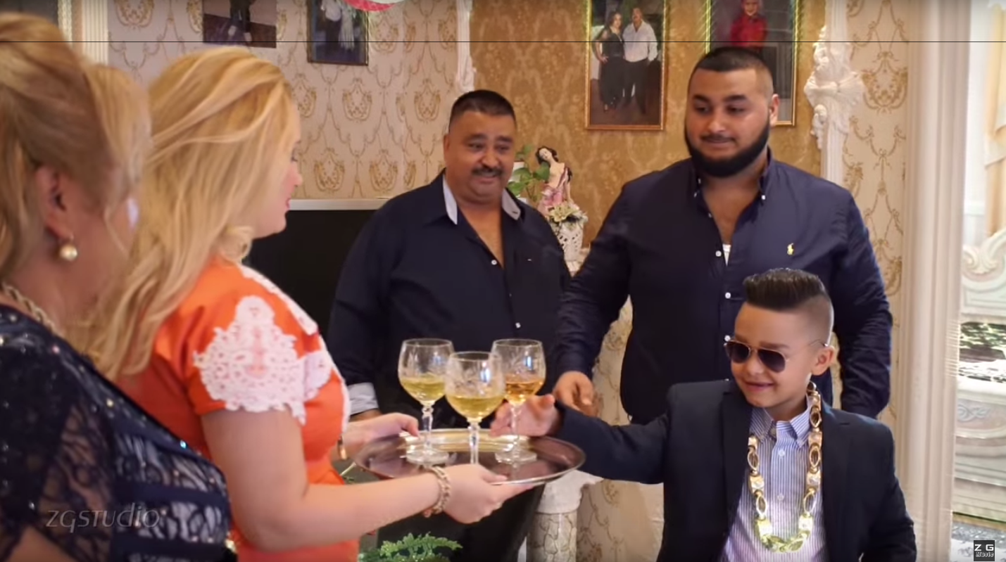 Illustration for article titled Az év filmje: Brendon küzdelme a kétkilós aranylánccal