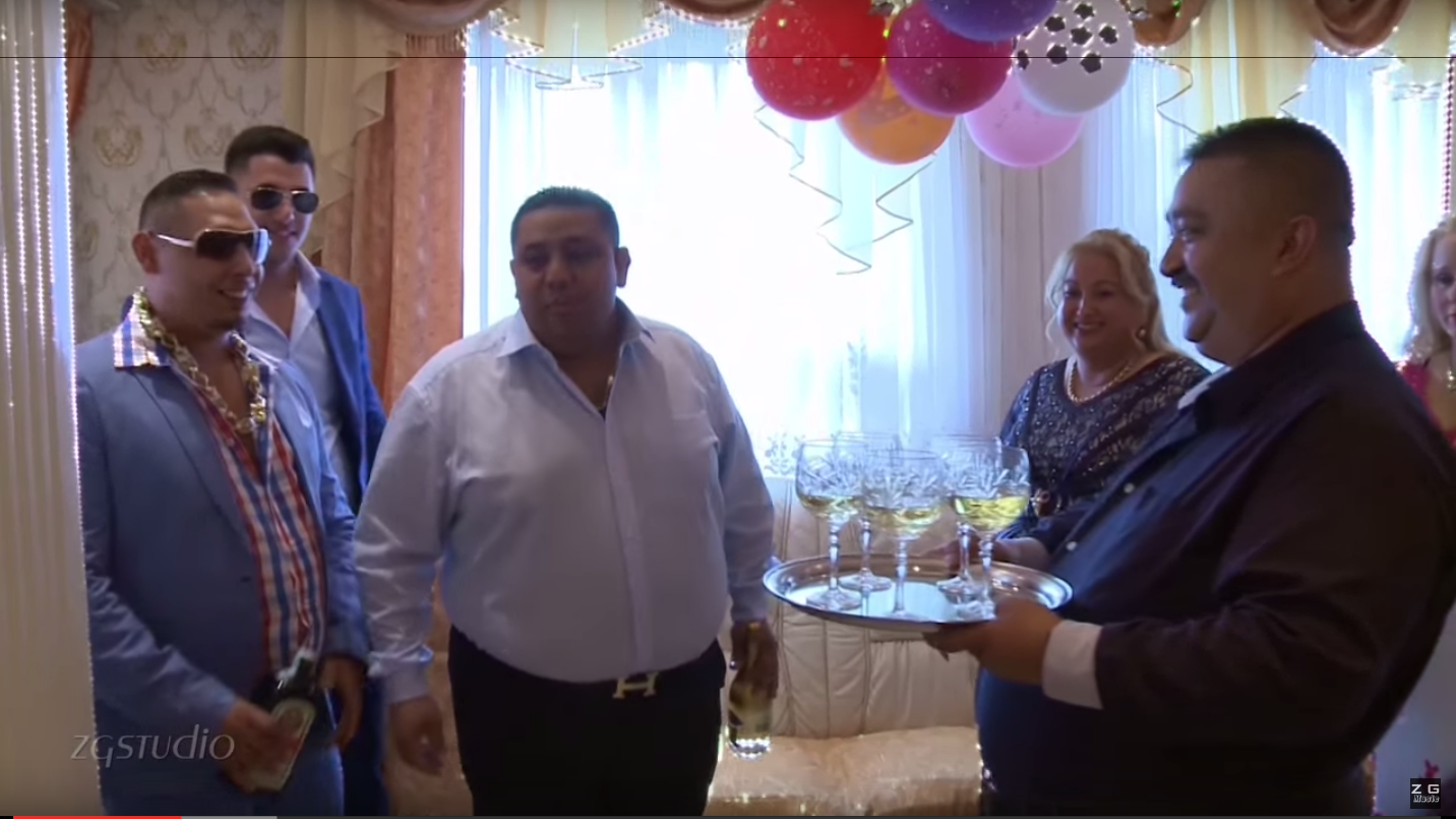 Illustration for article titled Az év filmje: Brendon küzdelme a kétkilós aranylánccal