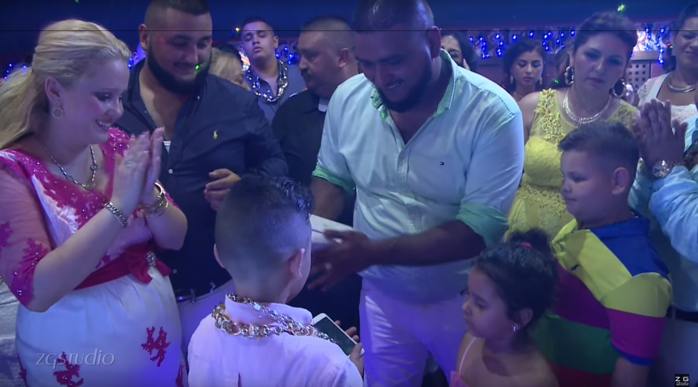 Illustration for article titled Az év filmje: Brendon küzdelme a kétkilós aranylánccal