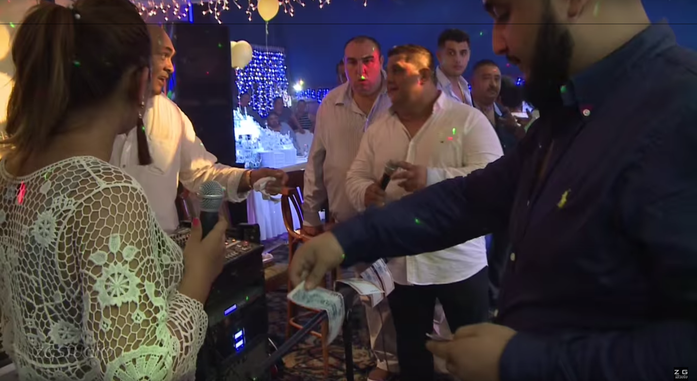 Illustration for article titled Az év filmje: Brendon küzdelme a kétkilós aranylánccal