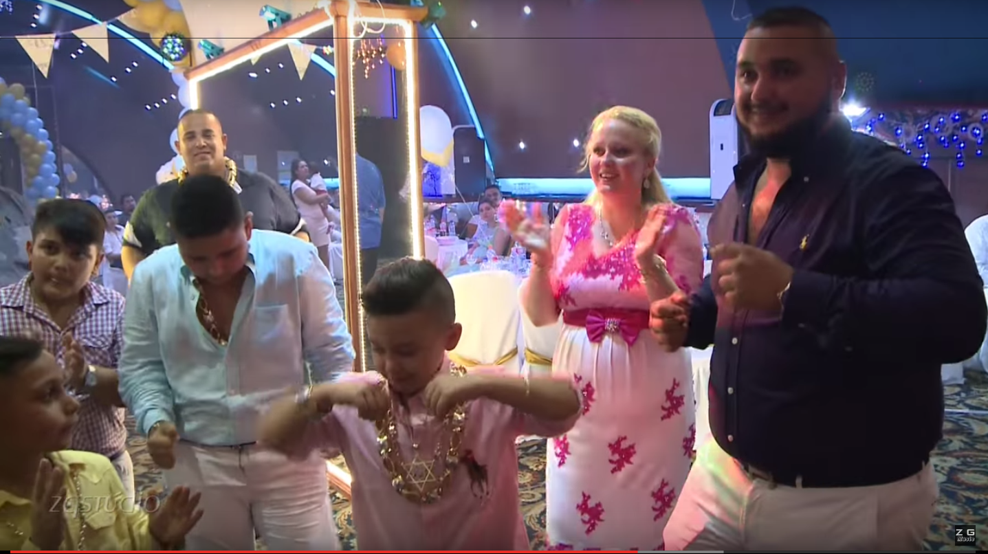 Illustration for article titled Az év filmje: Brendon küzdelme a kétkilós aranylánccal