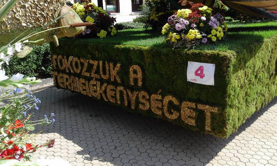 És a békeharccal meg az ötéves tervvel vajon mi lesz?