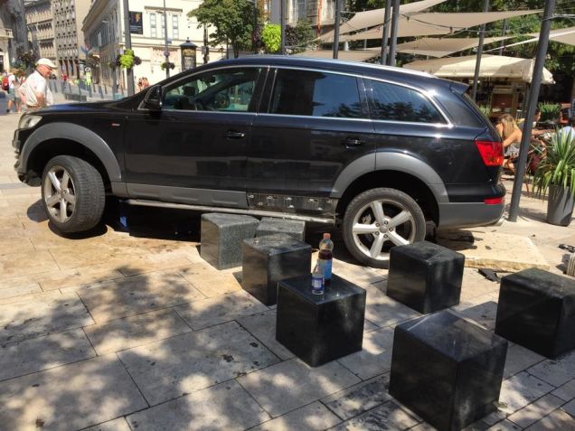 Így terel a rendőrség az Egyetem téren fennakadt Audi ügyében