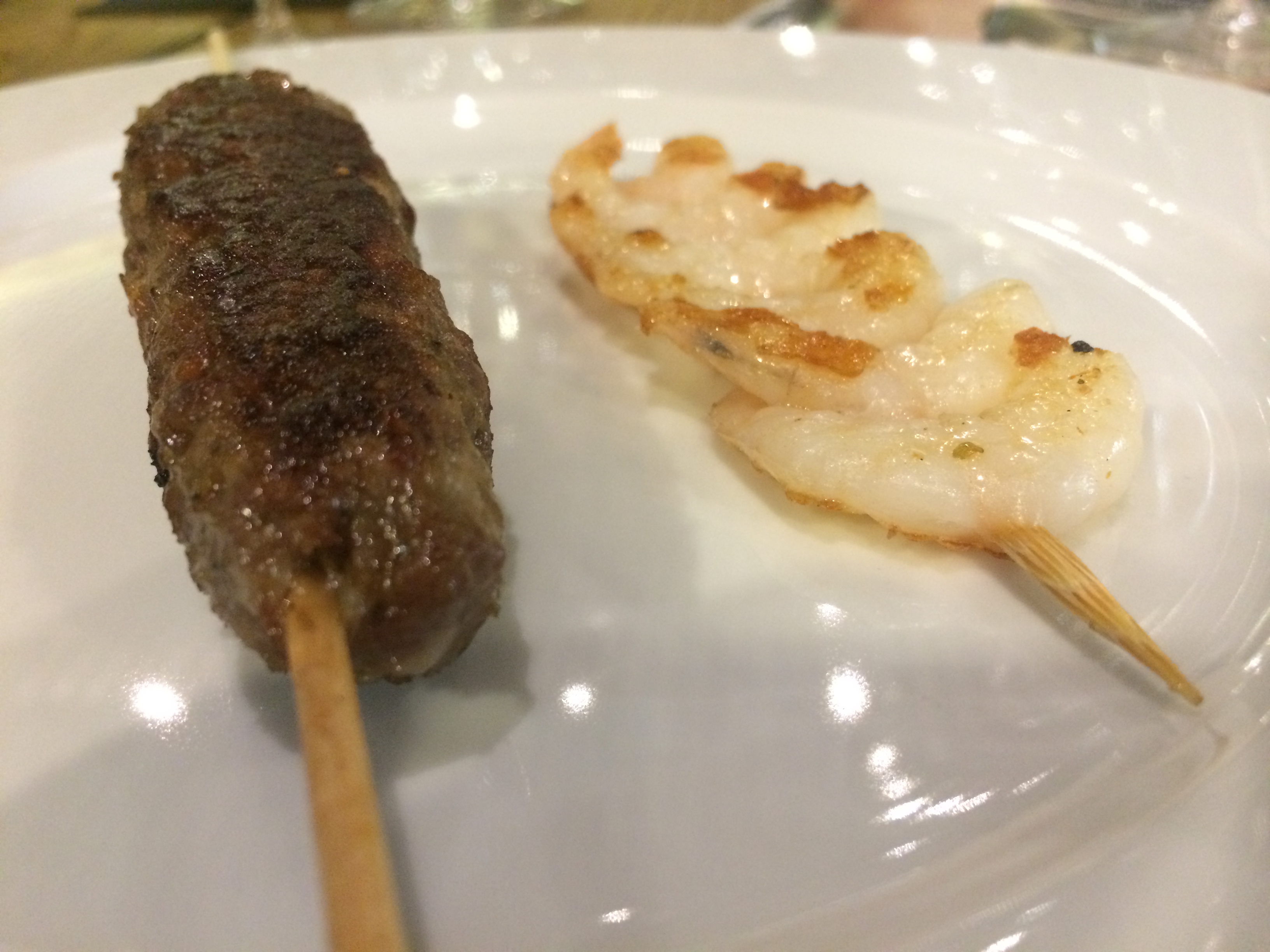 Illustration for article titled Gyere velem a világ legluxusabb CBA-jába, ahol a hús is saját kristálycsillárt kapott!