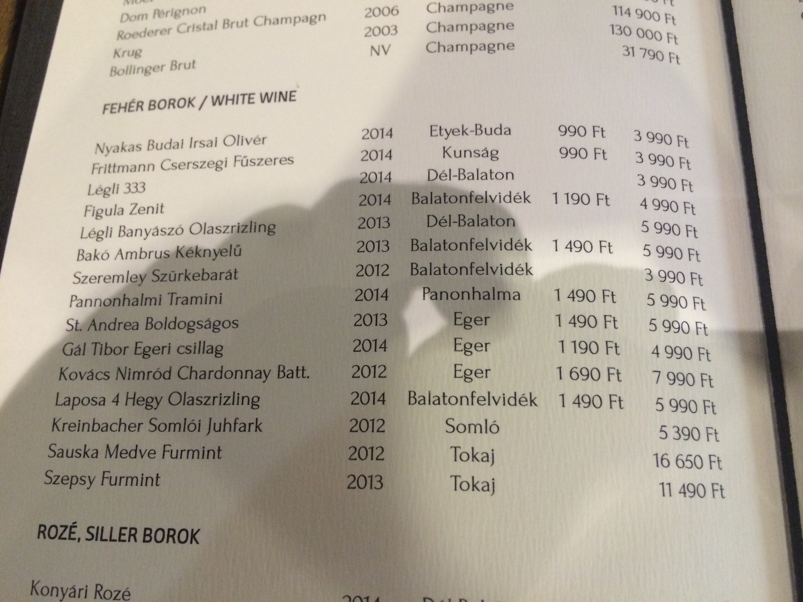 Illustration for article titled Gyere velem a világ legluxusabb CBA-jába, ahol a hús is saját kristálycsillárt kapott!