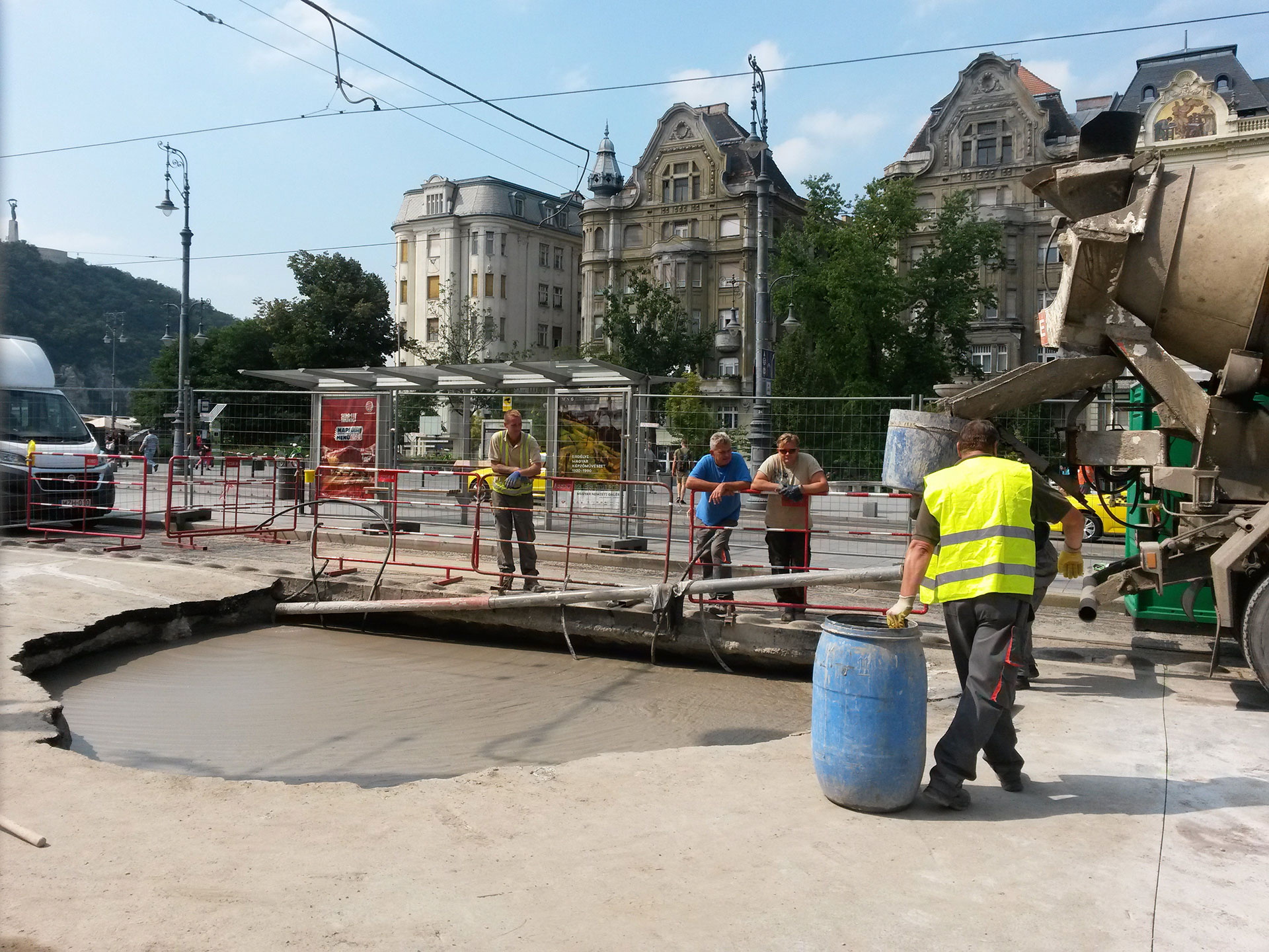 Bréking! Eltűnik a Fővám téri Gödör!