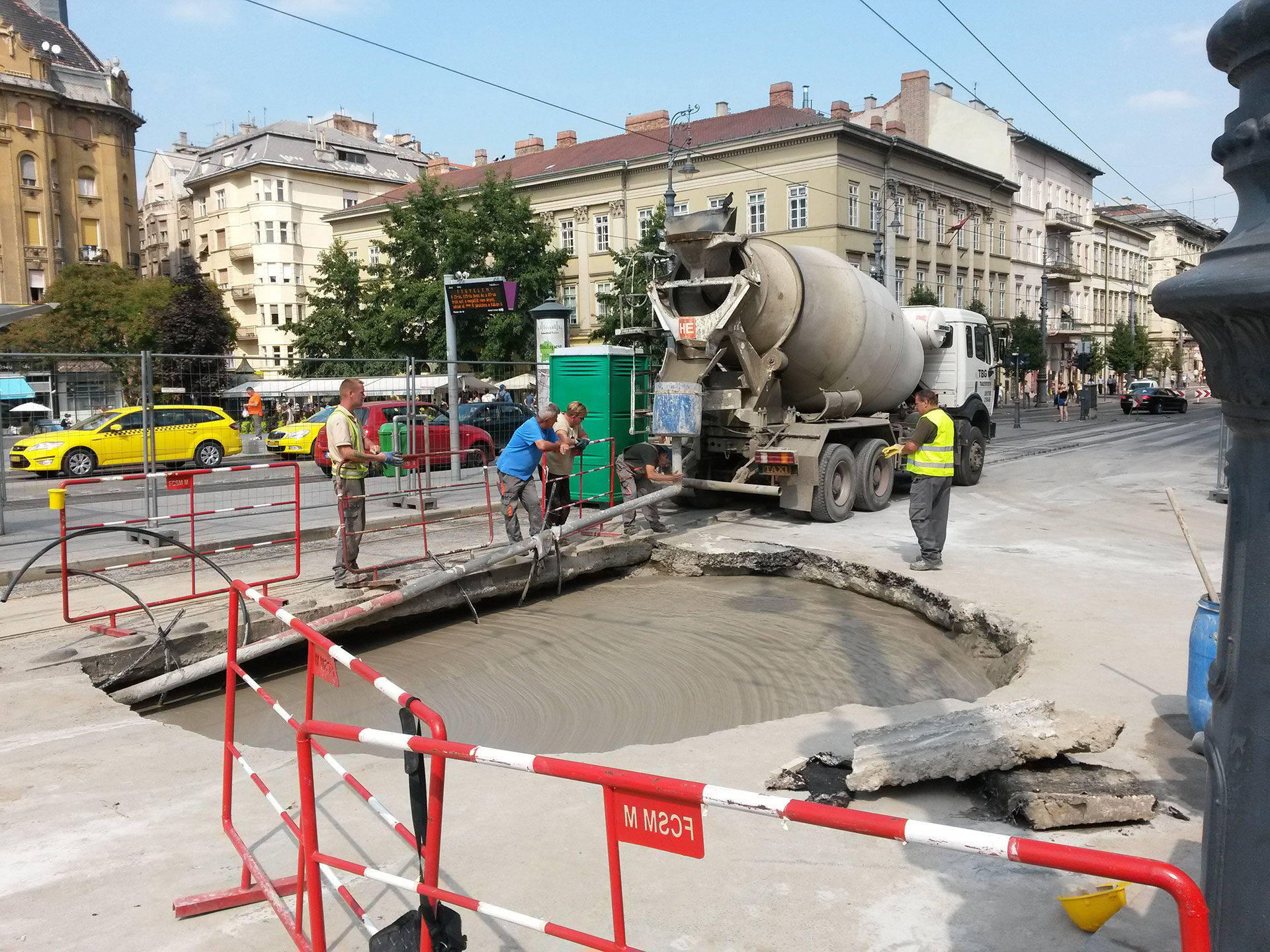 Illustration for article titled Bréking! Eltűnik a Fővám téri Gödör!