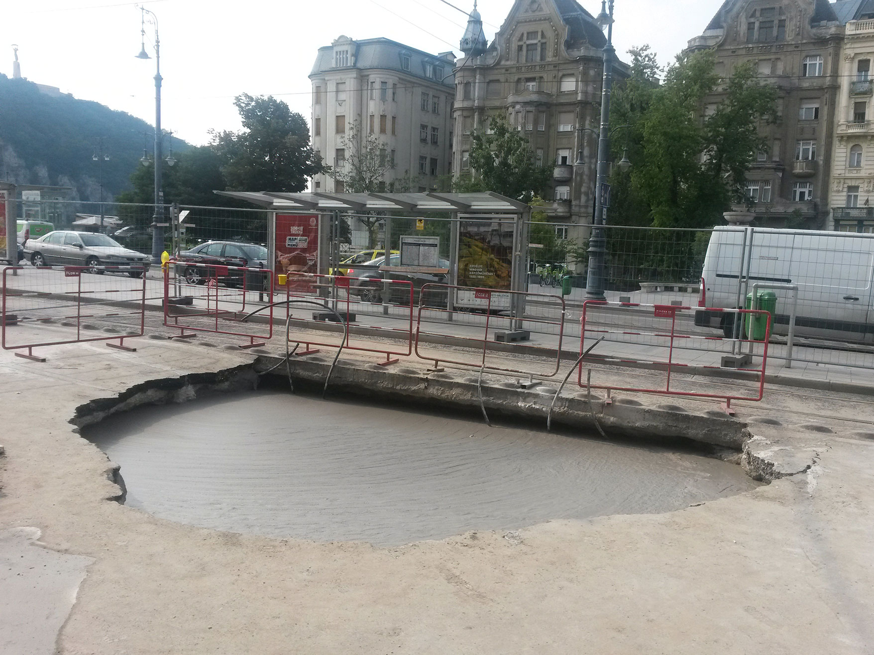Illustration for article titled Bréking! Eltűnik a Fővám téri Gödör!