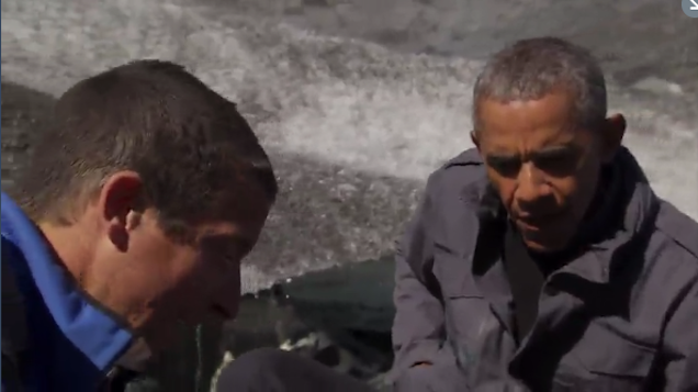 Illustration for article titled Obama elnök lazacdögöt evett Bear Gryllsszel