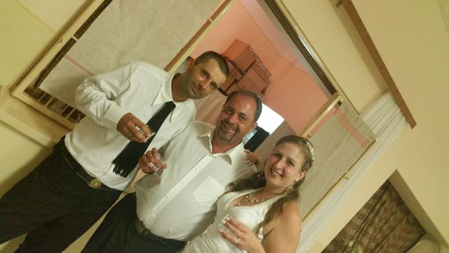 Illustration for article titled Obama elnök lazacdögöt evett Bear Gryllsszel