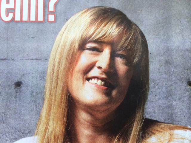 Mindeközben megjelent egy fotó a farmer miniszoknyás Schmidt Máriáról