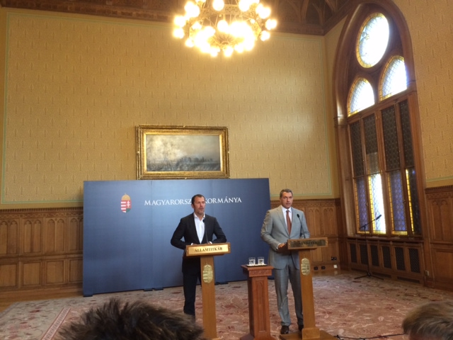 Így nem mondott (még) le Lázár János