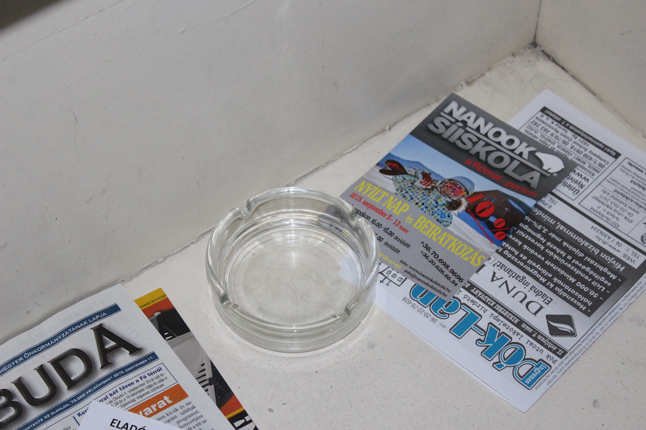 Illustration for article titled A lépcsőházi kommunikációs bajnokság véget ért, és mi találtuk meg a győztest