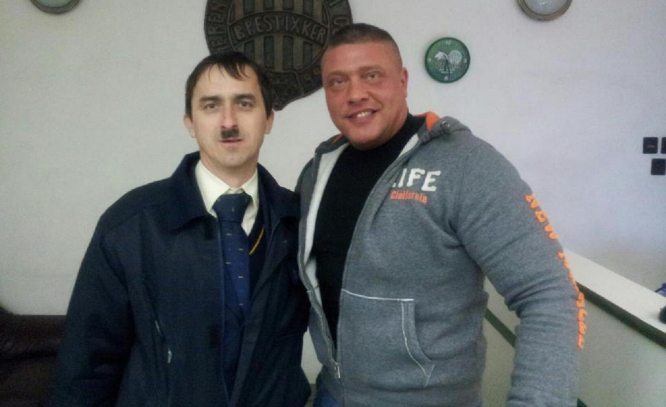 Ezt kommenteld szét - a székházvédő szekus és a Hitler-hasonmás