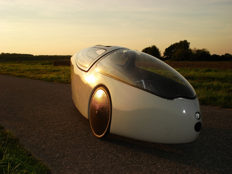 Illustration for article titled Ezek a bringák csak a pénzes csávókra hajtanak!