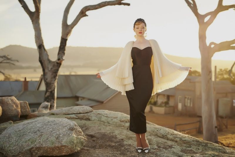 Illustration for article titled Kate Winslet Singer varrógéppel változtatja meg a világot