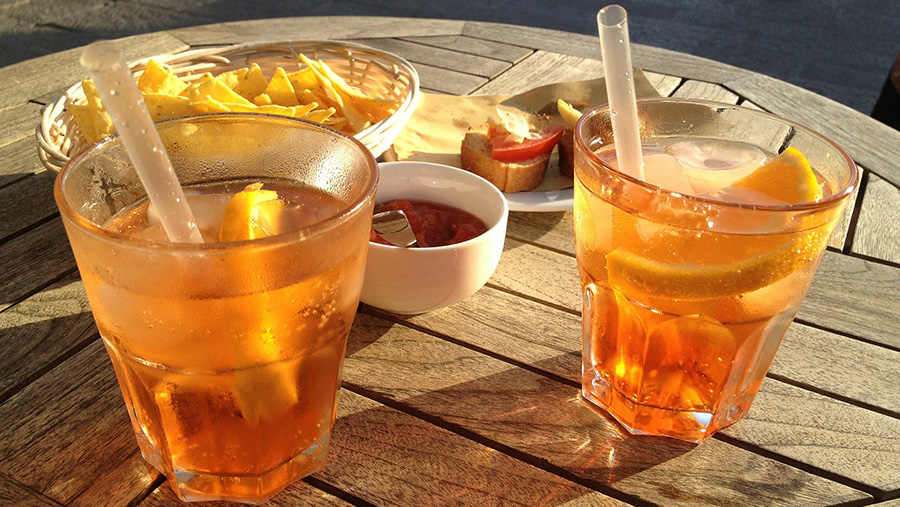 Inni akkor is kell, amikor a világ a feje tetejére áll