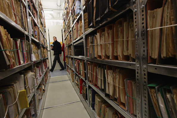 Illustration for article titled Kempinganalfabéták a Vadvirágban ( Stasi-ügyek a Balatonnál)