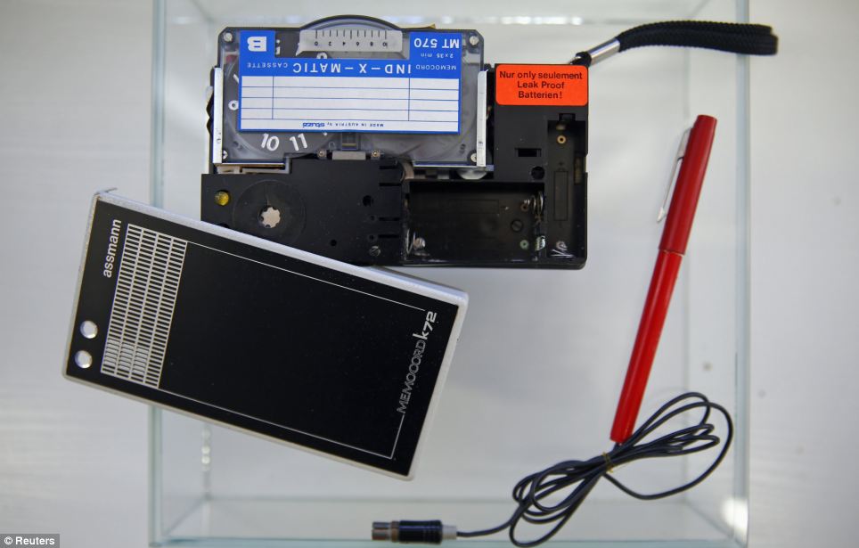 Illustration for article titled Kempinganalfabéták a Vadvirágban ( Stasi-ügyek a Balatonnál)