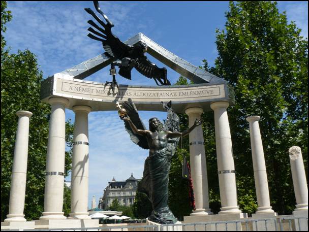 Illustration for article titled A Kéziszerszámipari Művek vagy egy világhírű magyar karmester emlékműve?