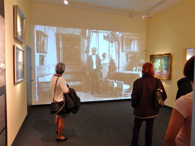 Illustration for article titled ARANYKOROK ROMJAIN-kiállítás a Kieselbach Galériában