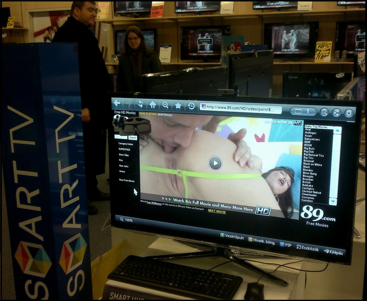 Illustration for article titled Nyilvános pornót minden plázába!