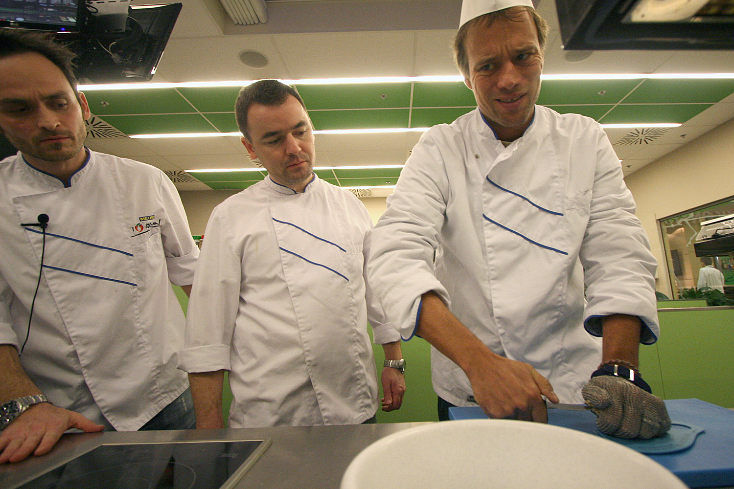 Jelentés az aranyketrecből: Személyesen mérkőztem meg a magyar osztriganyitogató elittel