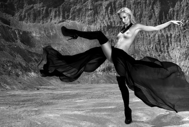 Illustration for article titled Vetkőzős műsorvezető a Balett új magántáncosnője