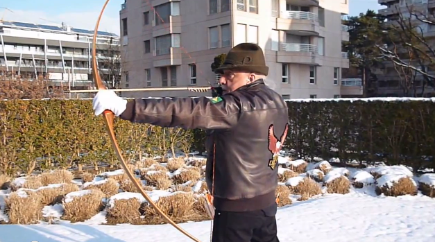 Pénteked: Paulo Coelho íjászkodik a hátsó kertjében