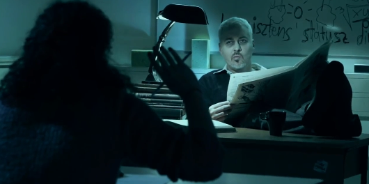 Zombira sminkelt Hajós Andrással hirdet az ELTE TÁTK