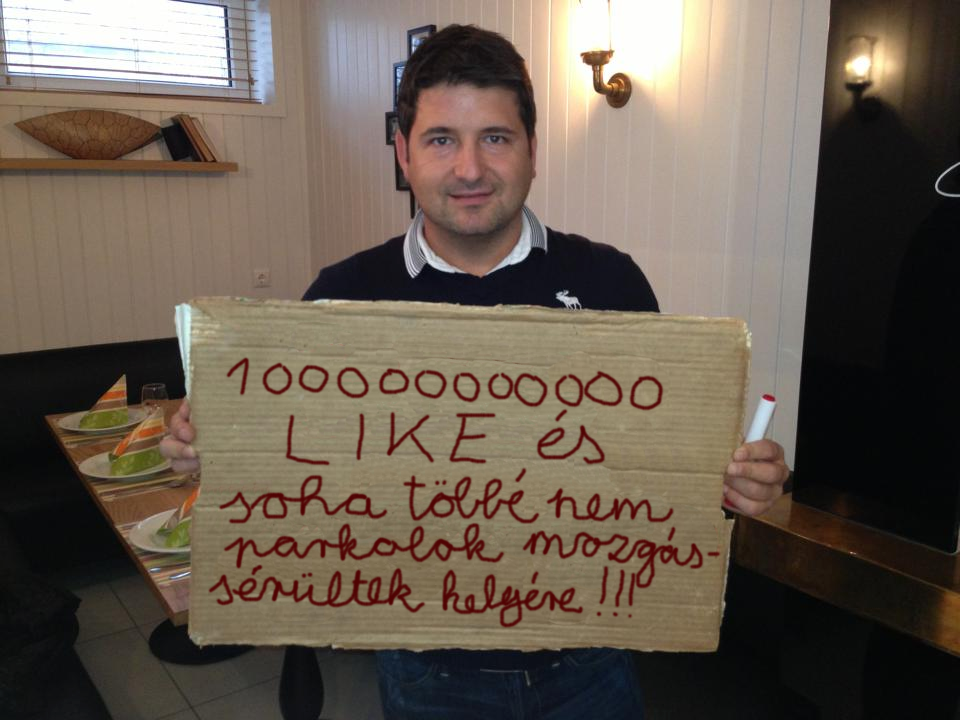 Kellett neki táblát tartani