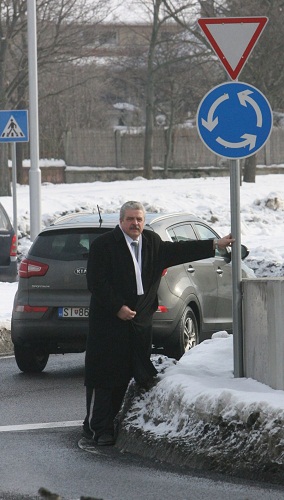 A nap Columbója: a férfi, aki hónapokig nyomozta, hogy kinek a közlekedési táblája vágta fejbe