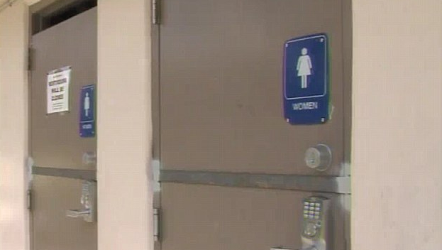 Illustration for article titled Nemcsak Budapesten szenyóznak a hajléktalanokkal