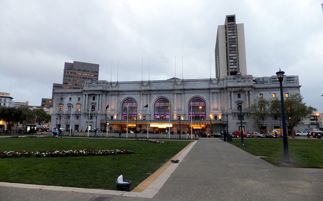 Illustration for article titled Nemcsak Budapesten szenyóznak a hajléktalanokkal