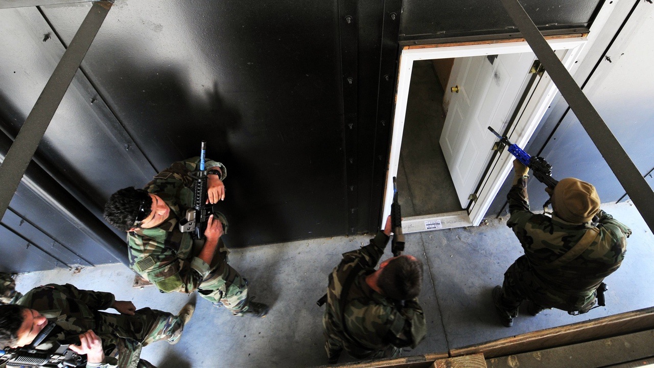 Illustration for article titled Mielőtt fejbelőtte Oszáma bin Ládent, az amerikai kommandósnak nagyon kellett hugyoznia