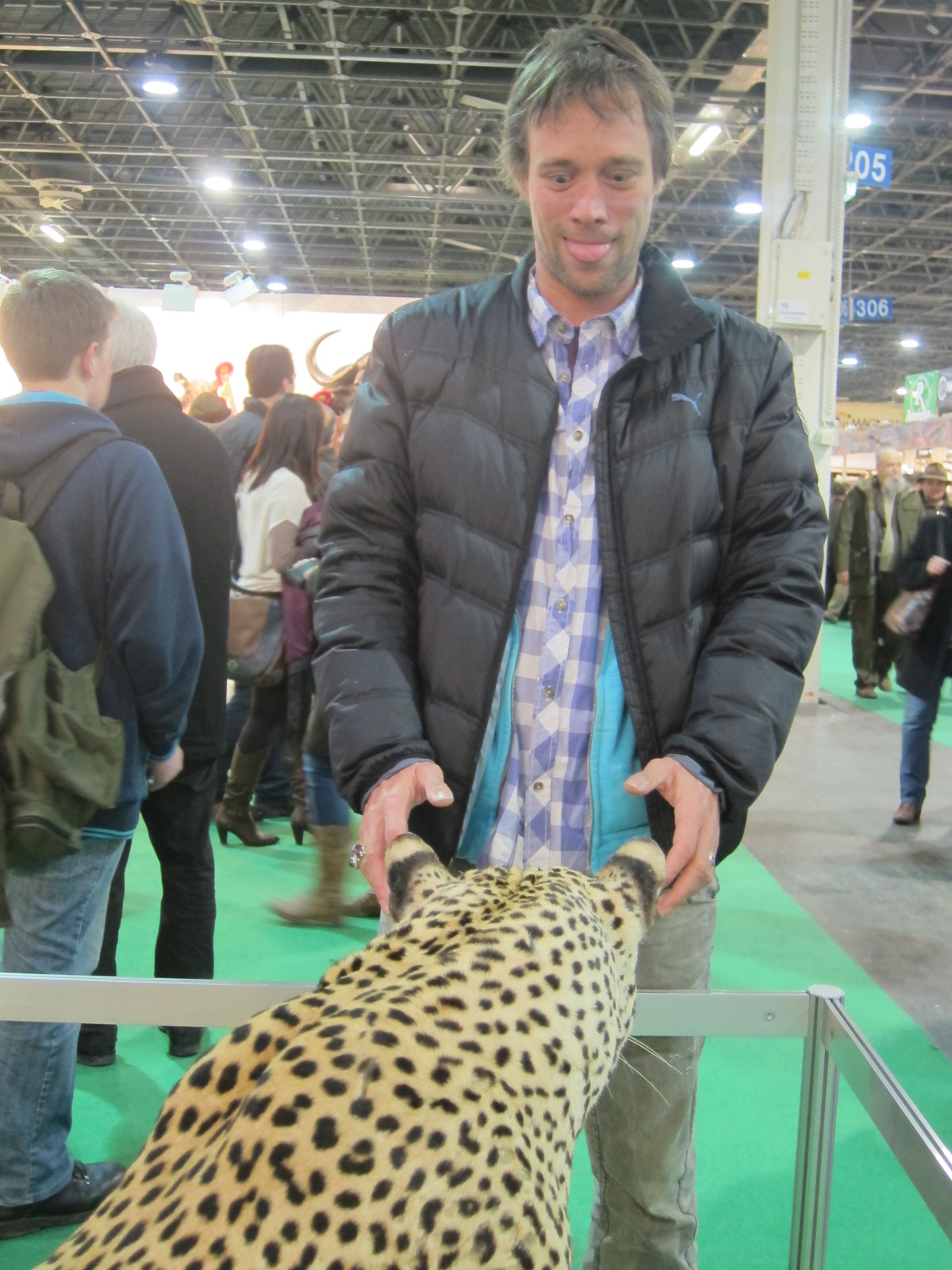 Illustration for article titled Régen a stricihajó is jobb volt, a vadászkalap viszont nem! (Három férfimodell kalandjai a macsó vásárban)