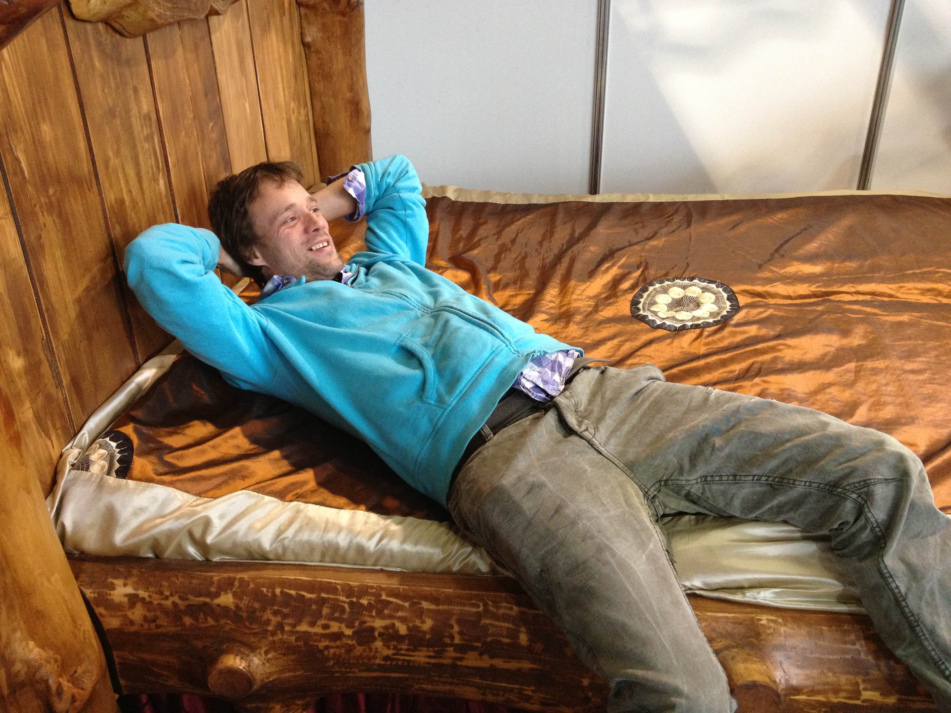 Illustration for article titled Régen a stricihajó is jobb volt, a vadászkalap viszont nem! (Három férfimodell kalandjai a macsó vásárban)