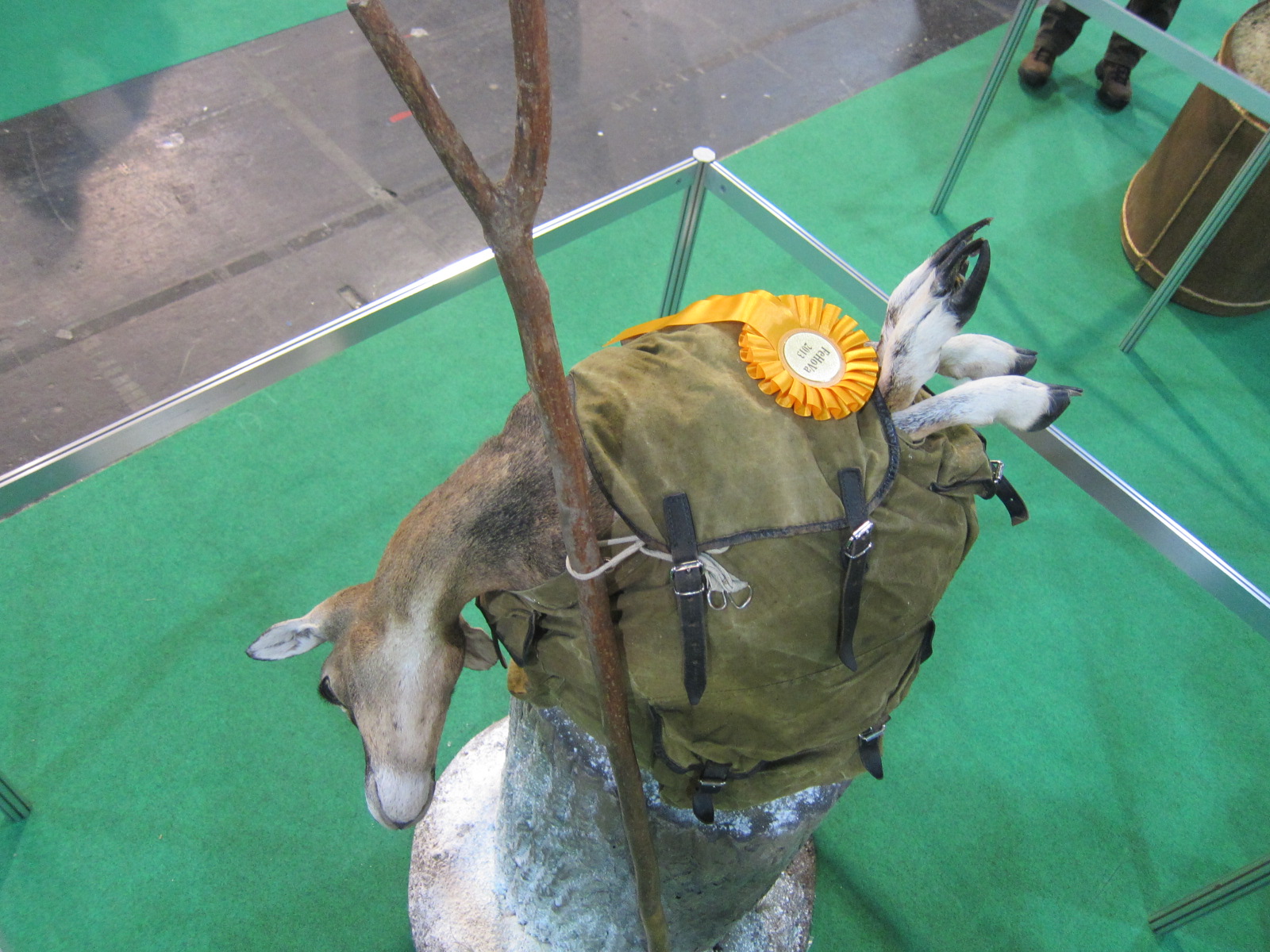 Illustration for article titled Régen a stricihajó is jobb volt, a vadászkalap viszont nem! (Három férfimodell kalandjai a macsó vásárban)