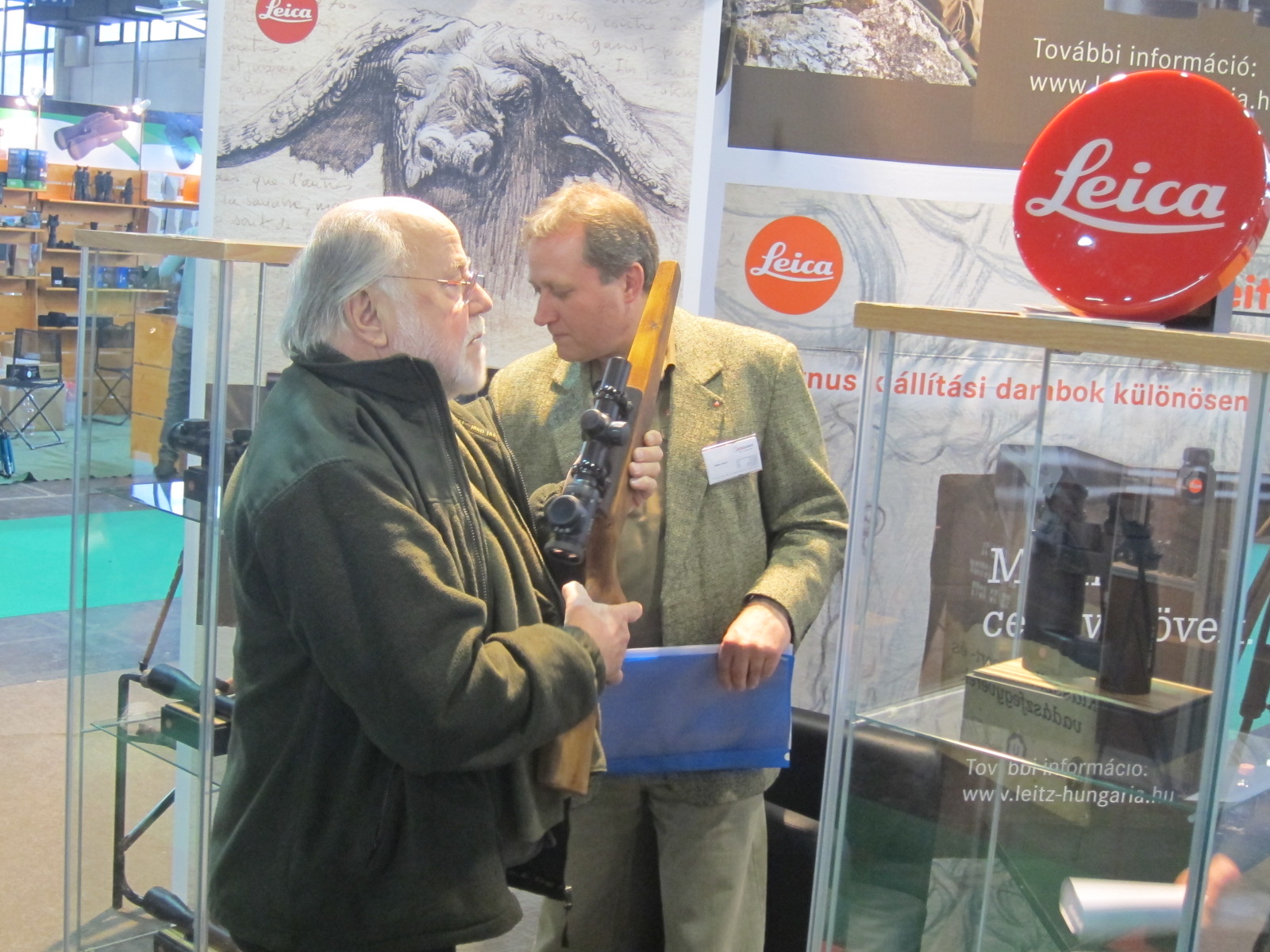 Illustration for article titled Régen a stricihajó is jobb volt, a vadászkalap viszont nem! (Három férfimodell kalandjai a macsó vásárban)