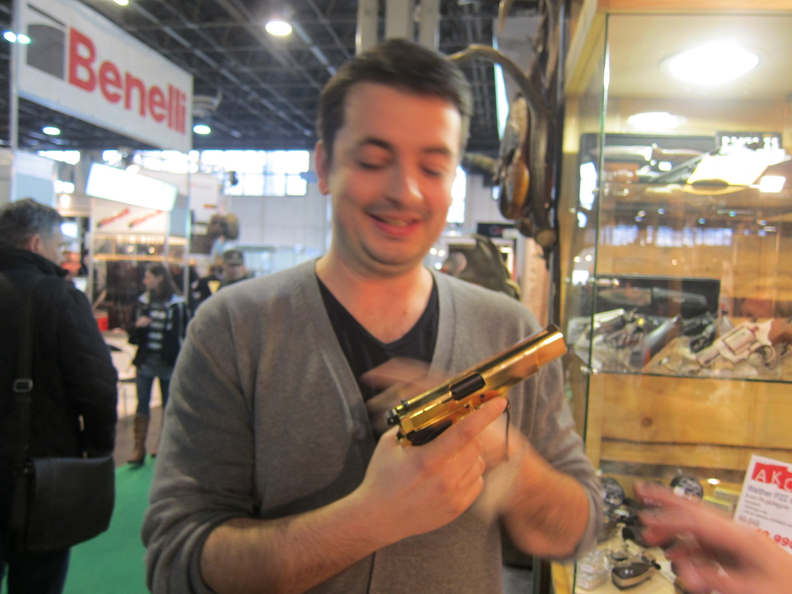 Illustration for article titled Régen a stricihajó is jobb volt, a vadászkalap viszont nem! (Három férfimodell kalandjai a macsó vásárban)